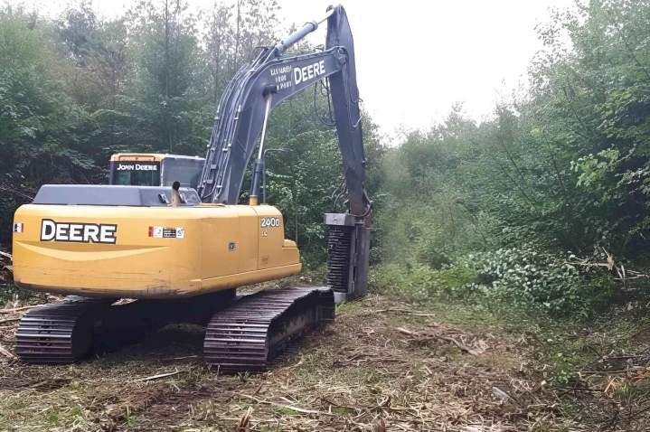Pelle hydraulique pour broyage forestier Québec